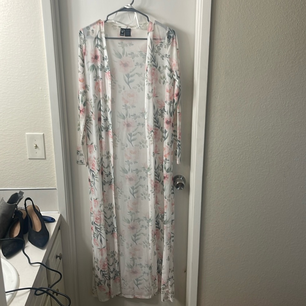 Sheer floral shaker